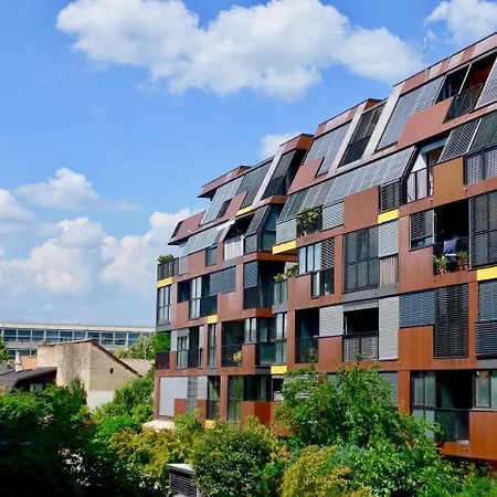 Apartamento Sunny And Lively In City, Free Parking *