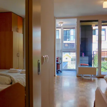 Sunny And Lively In City, Free Parking Apartment *